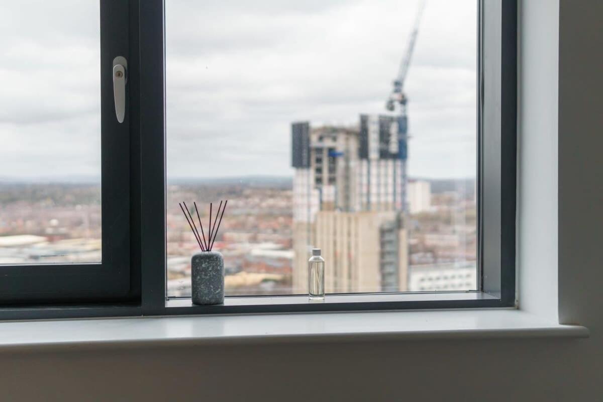 Stunning 2 Bed Apartment In Salford With Views Манчестер Экстерьер фото