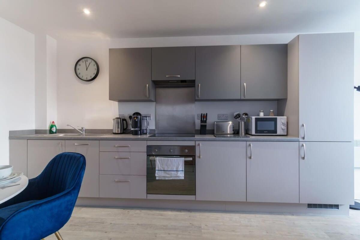 Stunning 2 Bed Apartment In Salford With Views Манчестер Экстерьер фото