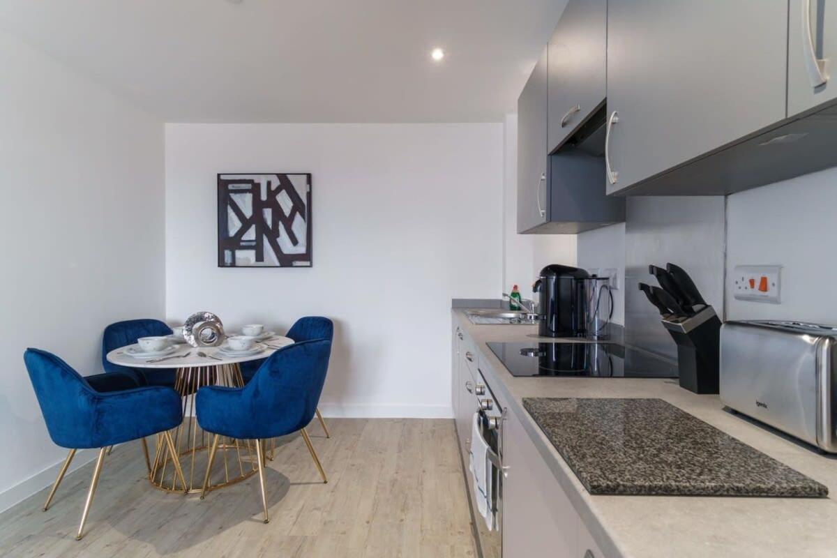 Stunning 2 Bed Apartment In Salford With Views Манчестер Экстерьер фото