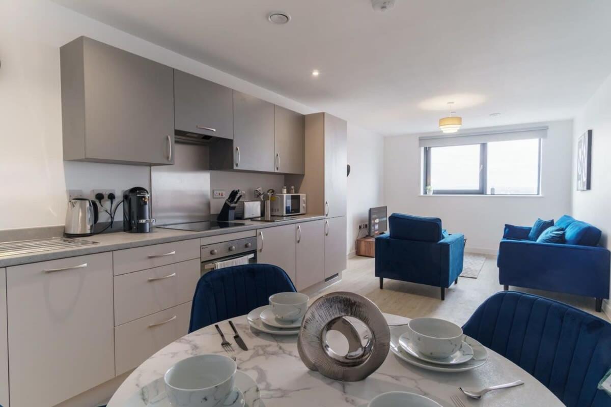 Stunning 2 Bed Apartment In Salford With Views Манчестер Экстерьер фото